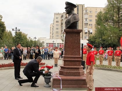 Во Владимире открыт бюст Героя Российской Федерации Романа Кутузова