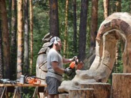 Резчики по дереву приглашают заглянуть в Сказку!