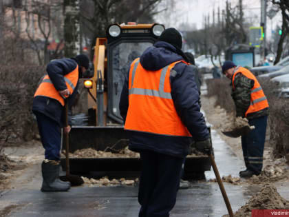 Улицы Владимира круглосуточно очищают от наледи