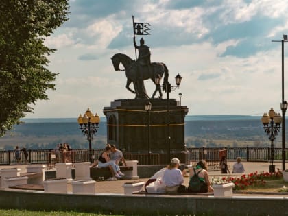 Ремонт смотровой площадки и конной статуи в центре Владимира отложили