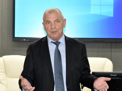 Жители аварийного фонда получили в мэрии Владимира ключи от новых квартир