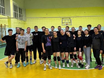 Новогодний турнир по волейболу: яркие эмоции и неожиданные результаты!