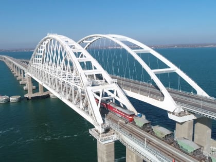 На Крымском мосту приостановят движение автомобилей