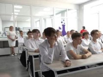 Поздравление главы города Алексея Соколова и председателя горсовета Николая Мокрова с Днём российского студенчества