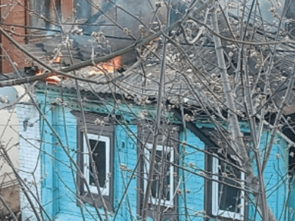 В центре Владимира загорелся деревянный жилой дом