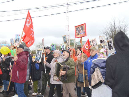 Под знаменем Победы