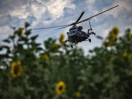 Украинский Ми-8 не долетел до позиций под Купянском и открыл огонь по своим