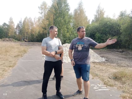 Глава города Алексей Соколов побывал на месте строительства новой спортивной площадки