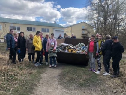 Сергей Будкин вместе с коллективом администрации района приняли участие в общегородском субботнике