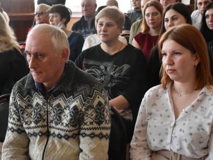 Работников сферы ЖКХ, торговли и бытового обслуживания поздравили с профессиональным праздником