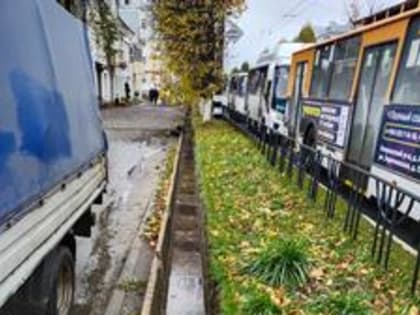 Уборка улиц и тротуаров в Коврове продолжается