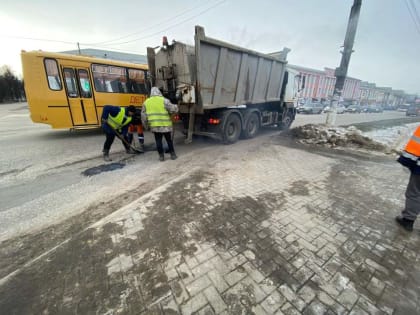 Зима не помеха: Ремонт дорог в Гусь-Хрустальном продолжается