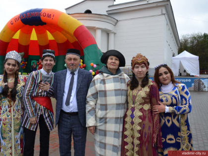 Владимирские мусульмане отметили в Центральном парке праздник весны Навруз