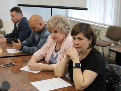 Депутаты скорректировали бюджет и повысили зарплаты