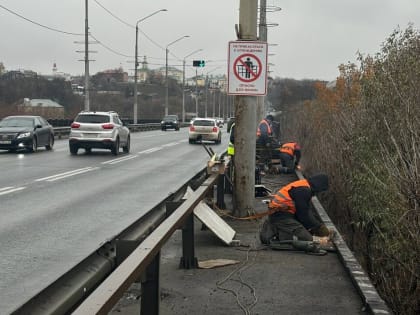 Работы по замене ограждения на Клязьменском мосту продолжаются
