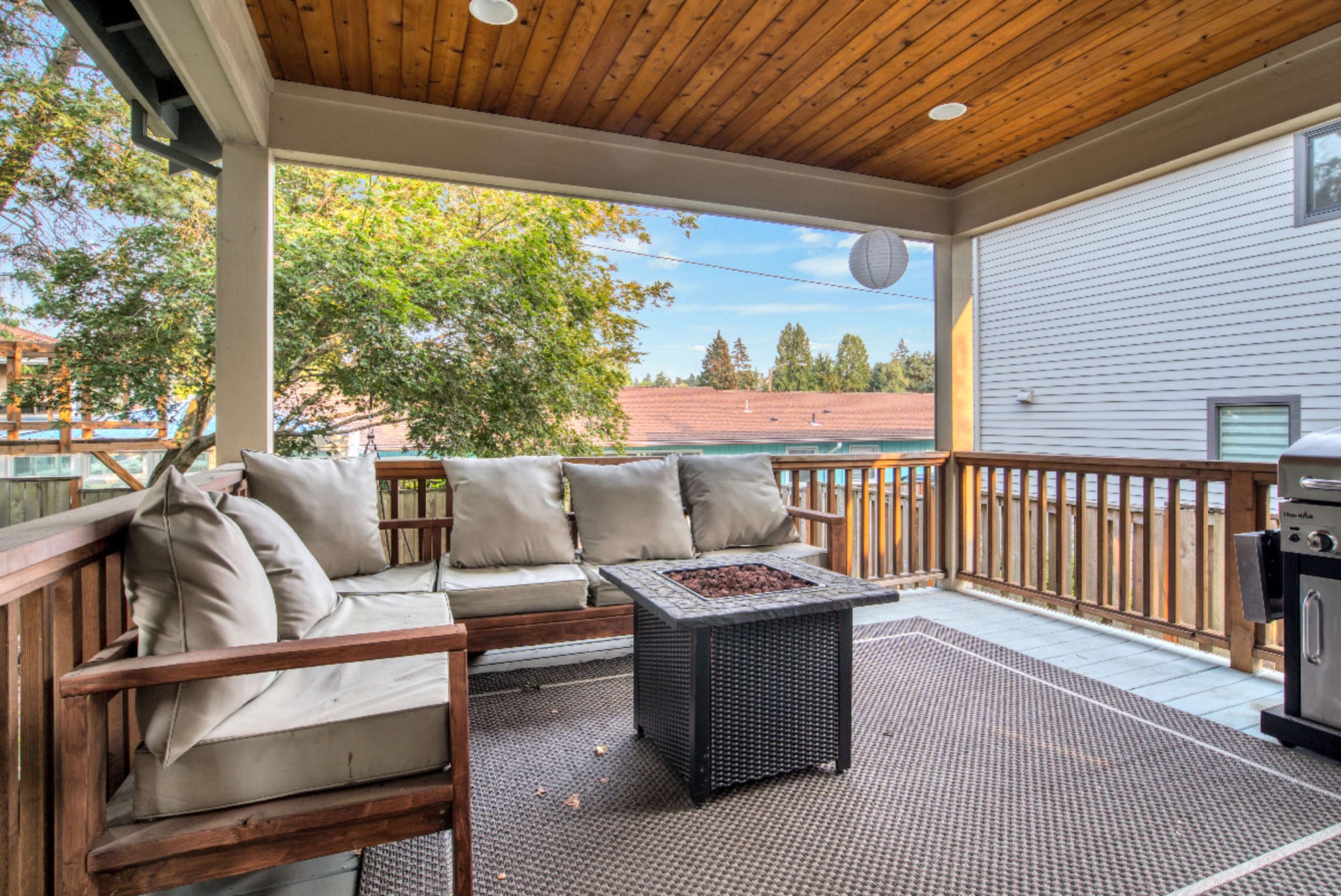 thumbnail view of a listing photo