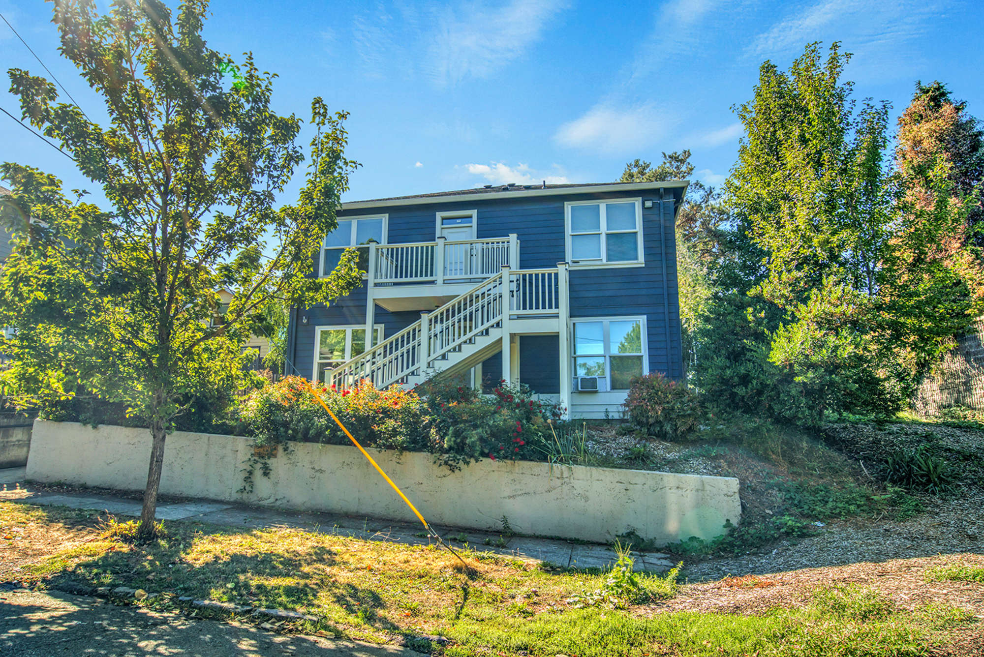 thumbnail view of a listing photo