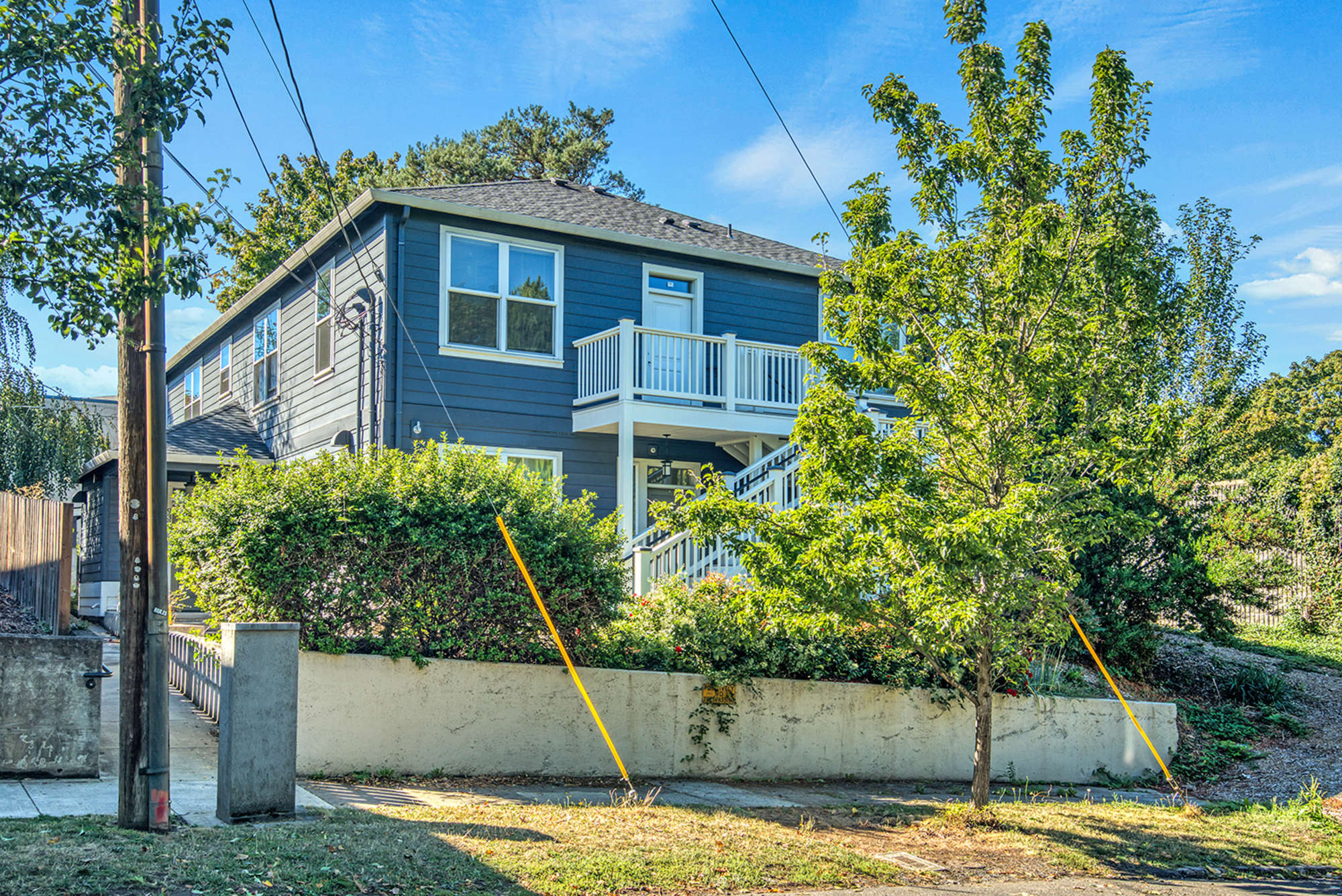 thumbnail view of a listing photo