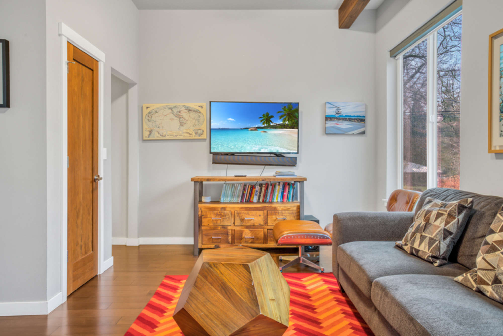 thumbnail view of a listing photo
