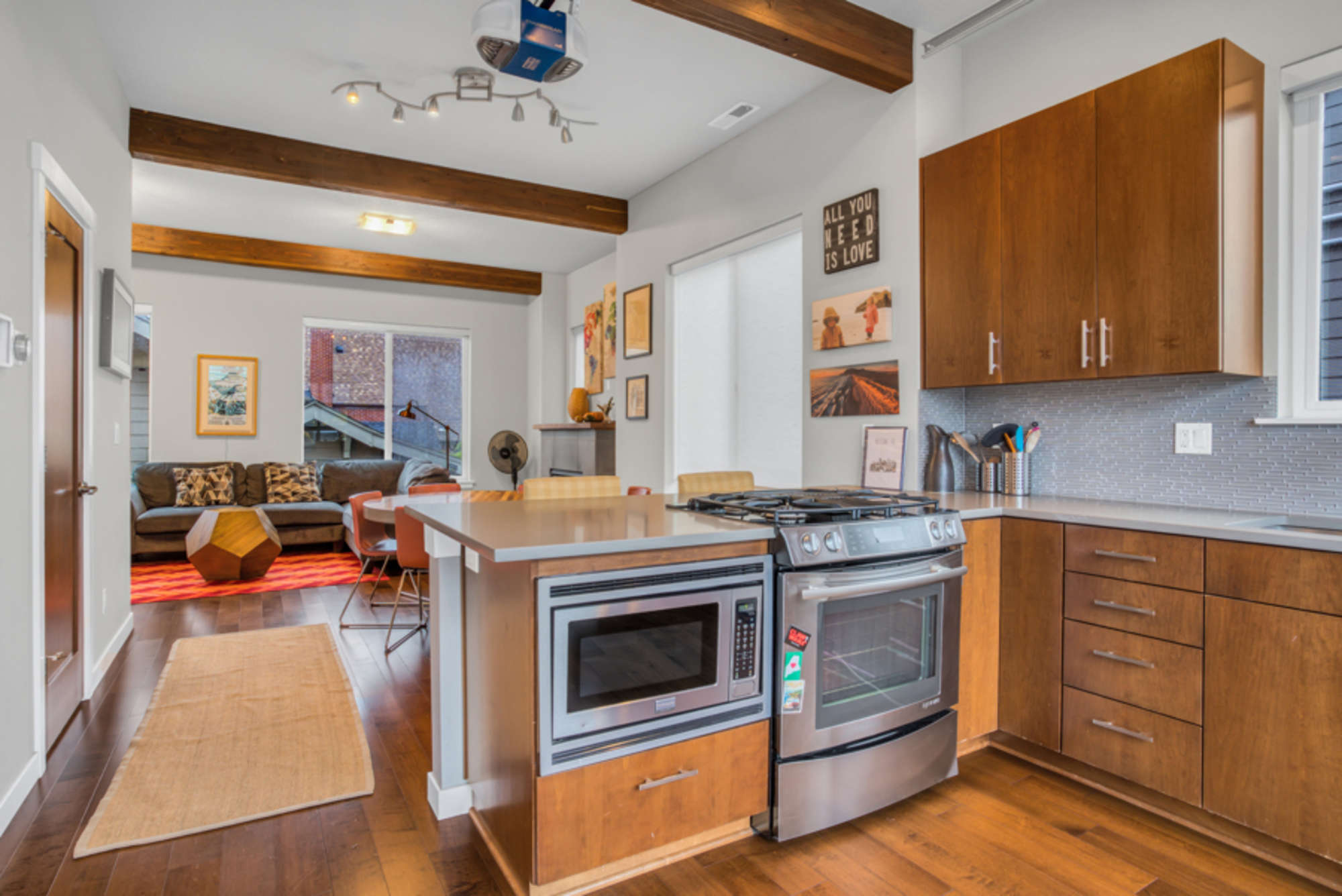 thumbnail view of a listing photo