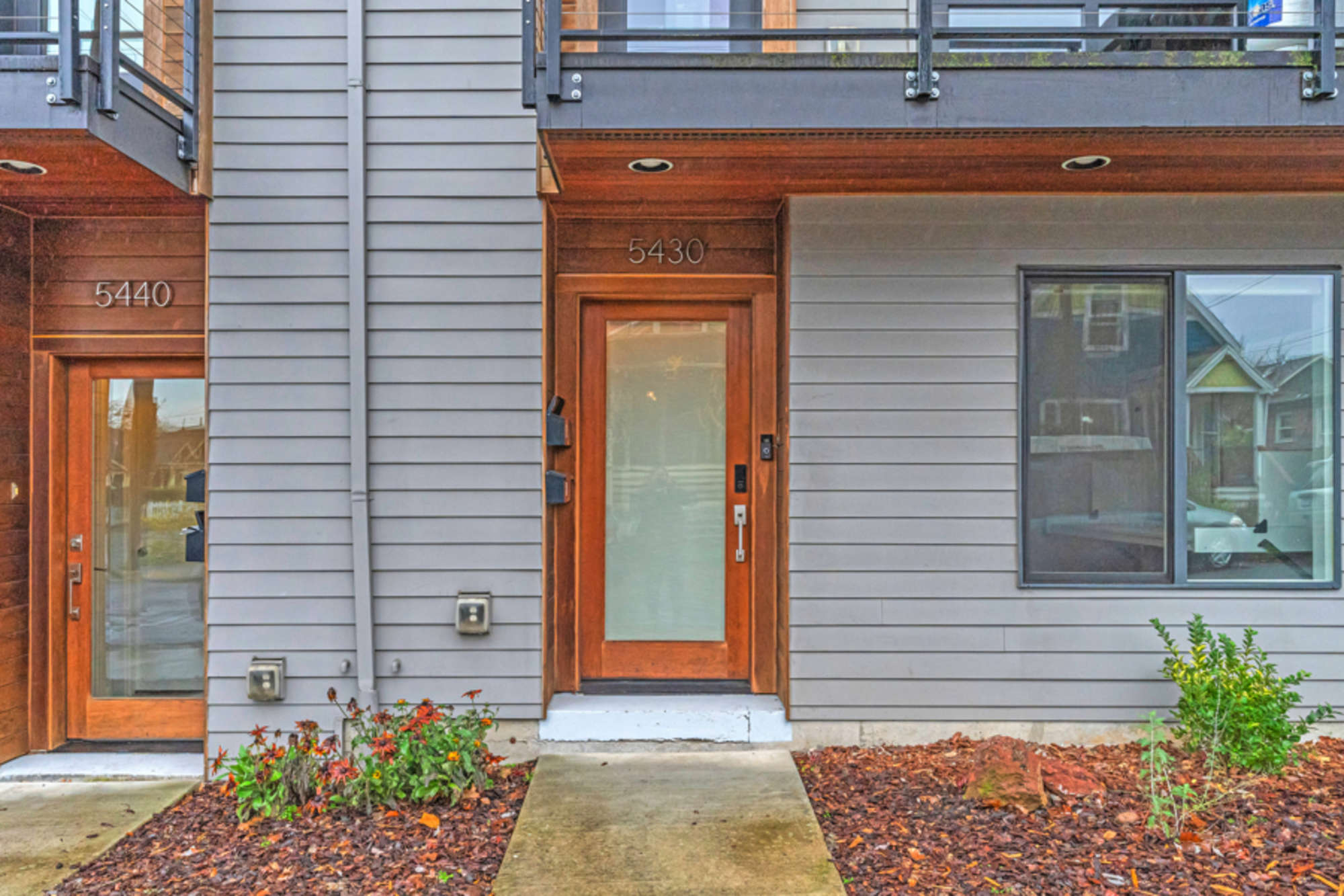 thumbnail view of a listing photo