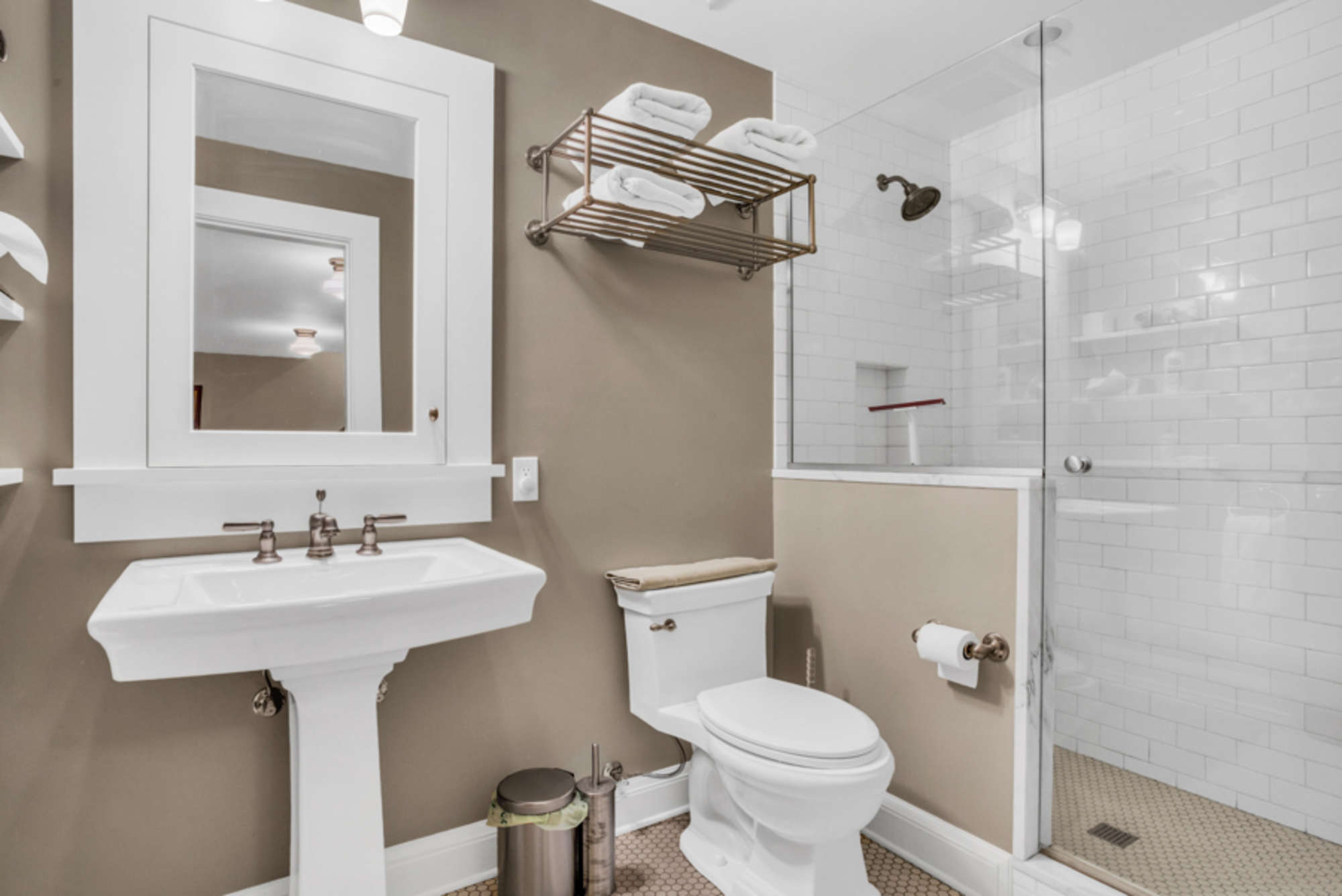 thumbnail view of a listing photo