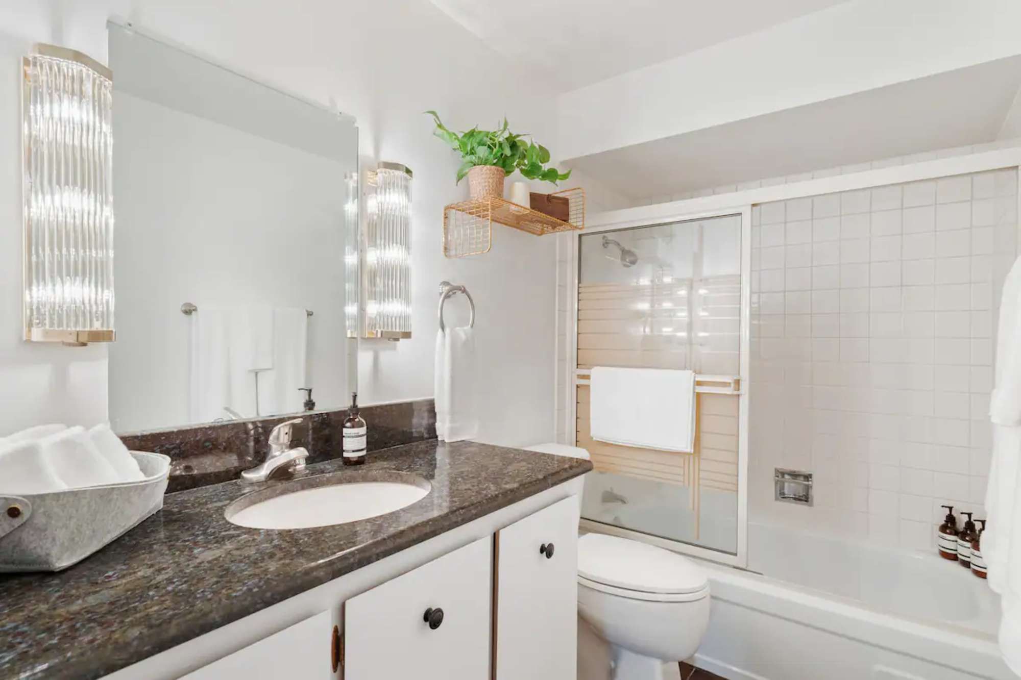 thumbnail view of a listing photo