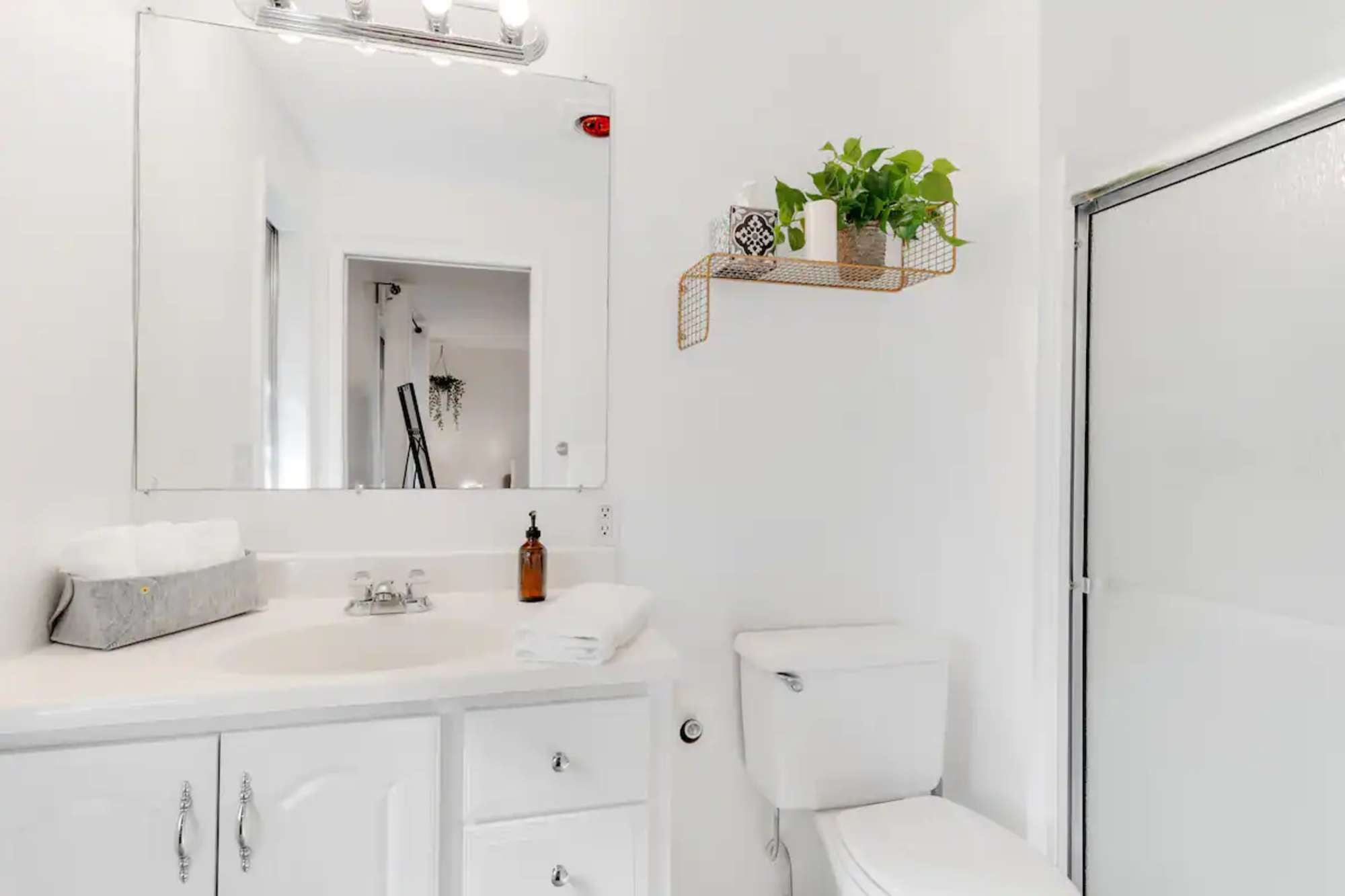 thumbnail view of a listing photo