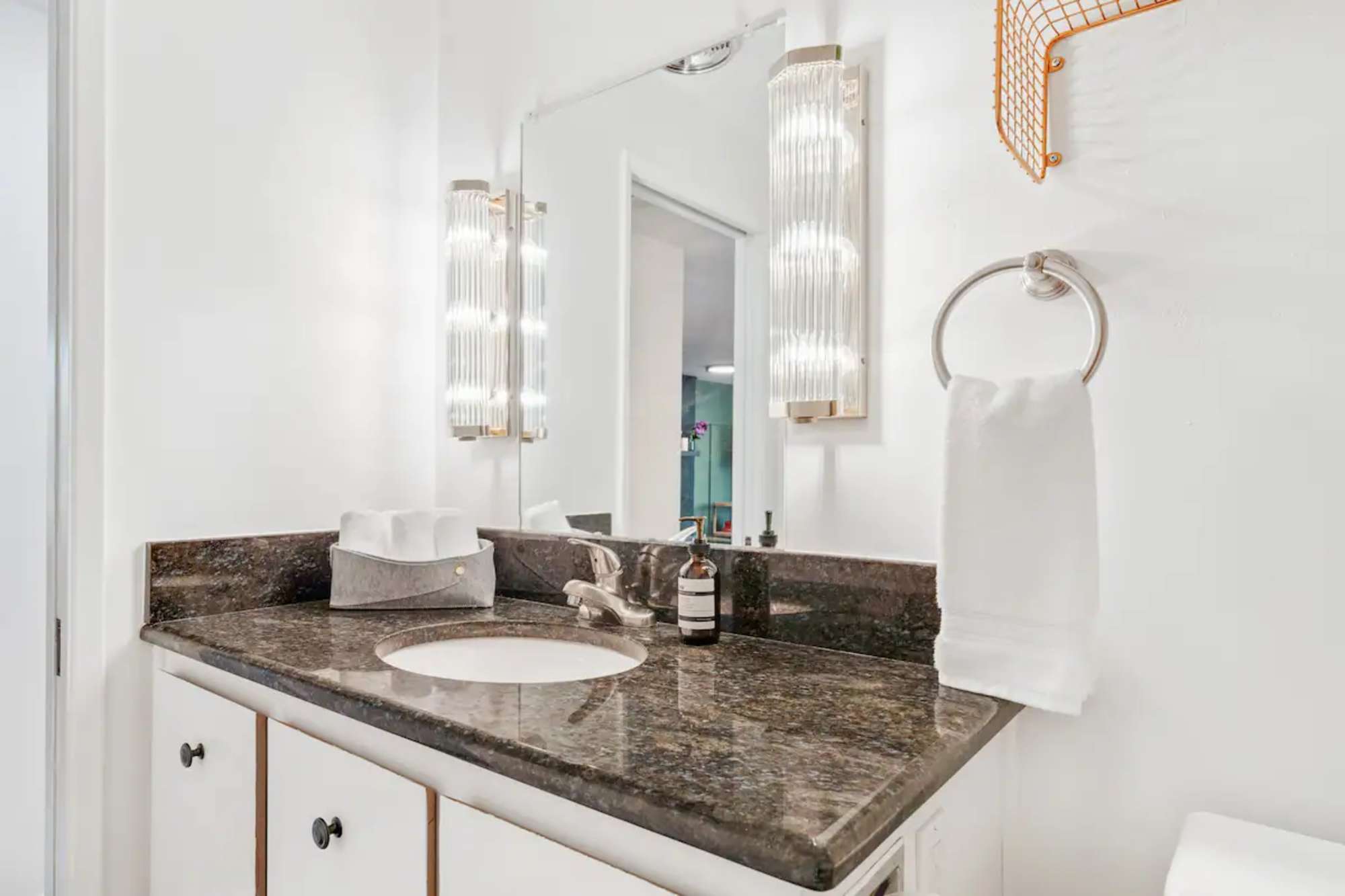 thumbnail view of a listing photo