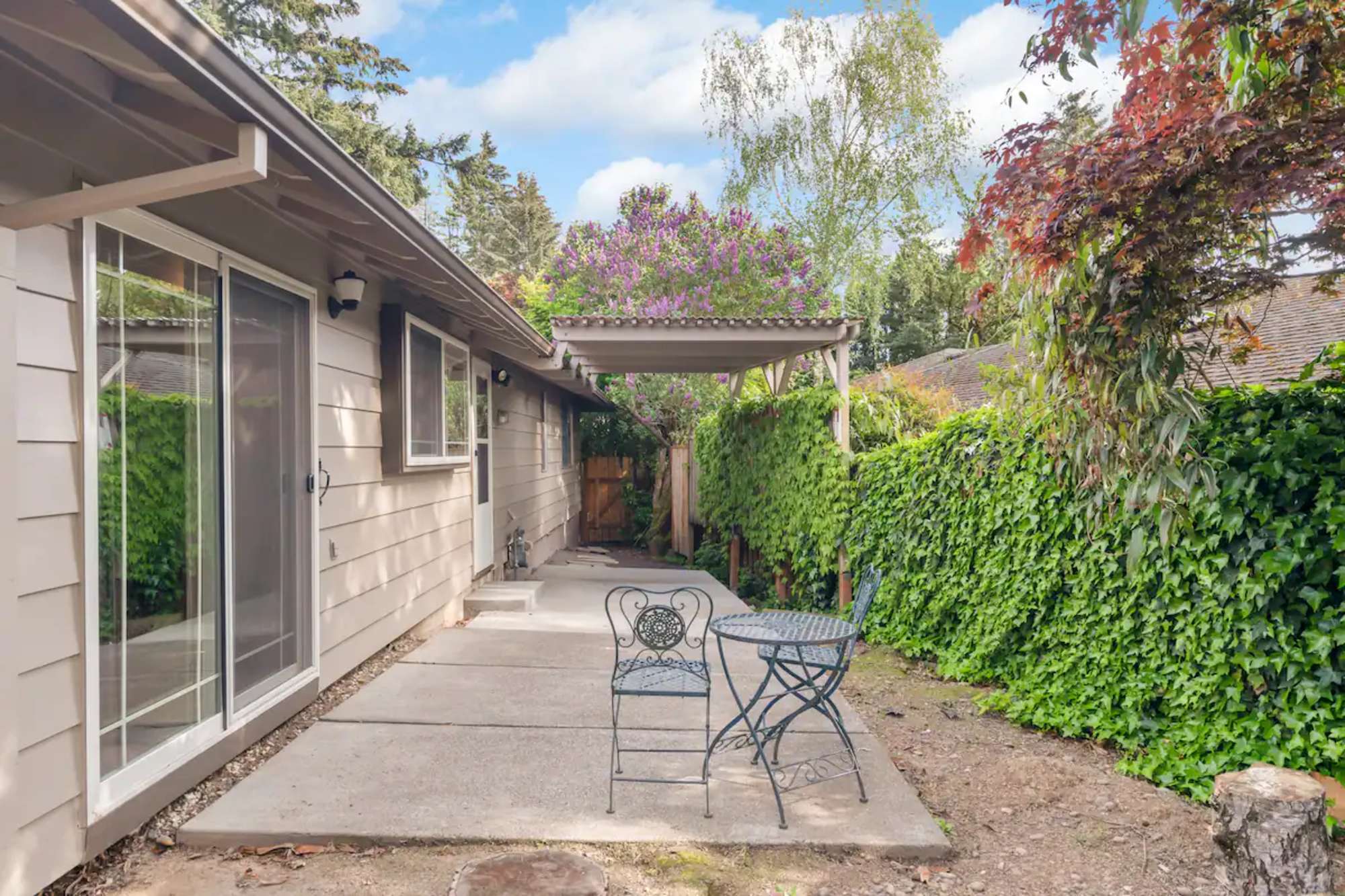 thumbnail view of a listing photo
