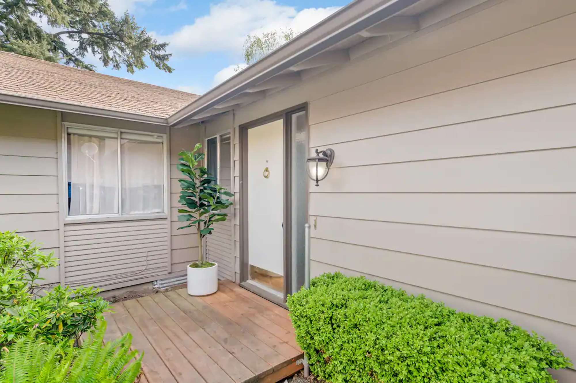 thumbnail view of a listing photo