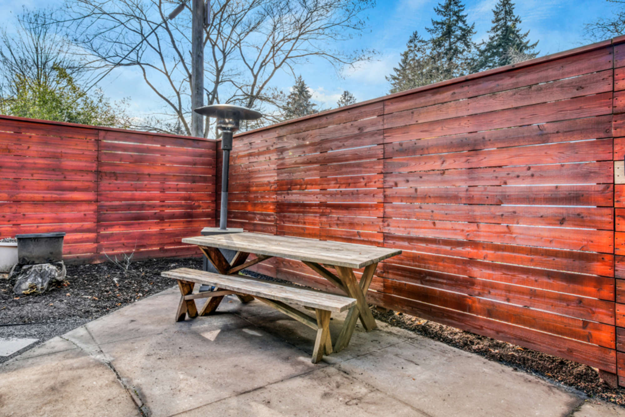 thumbnail view of a listing photo