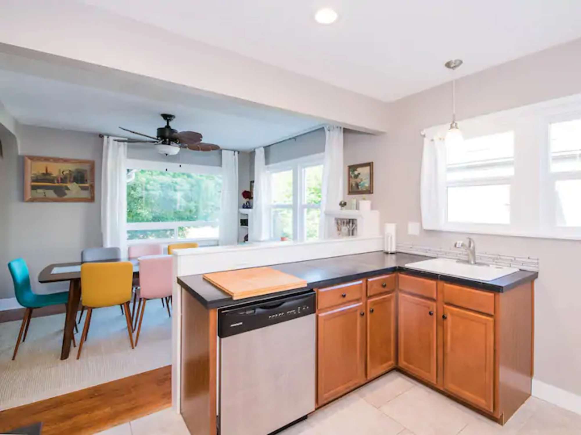 thumbnail view of a listing photo