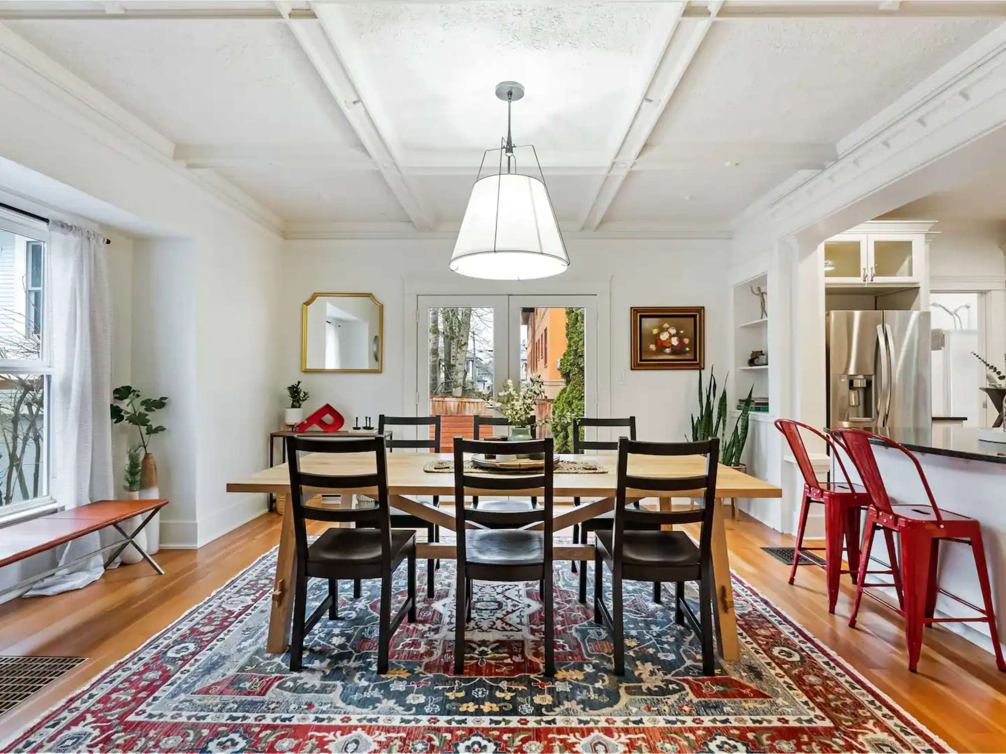 seating for 6 at the table