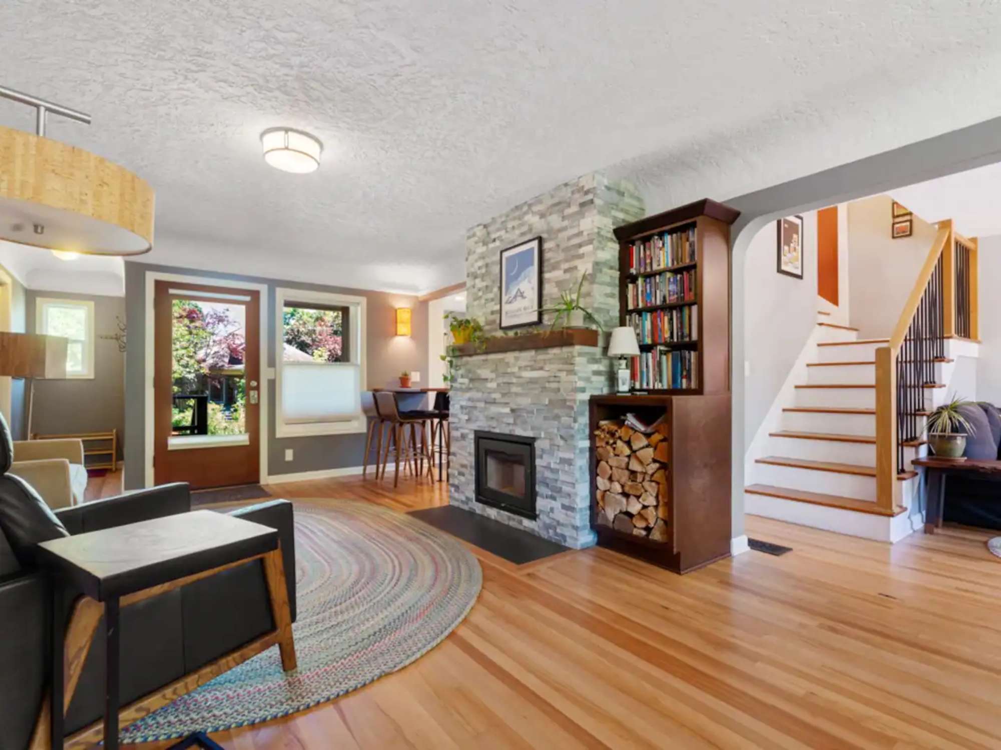 thumbnail view of a listing photo