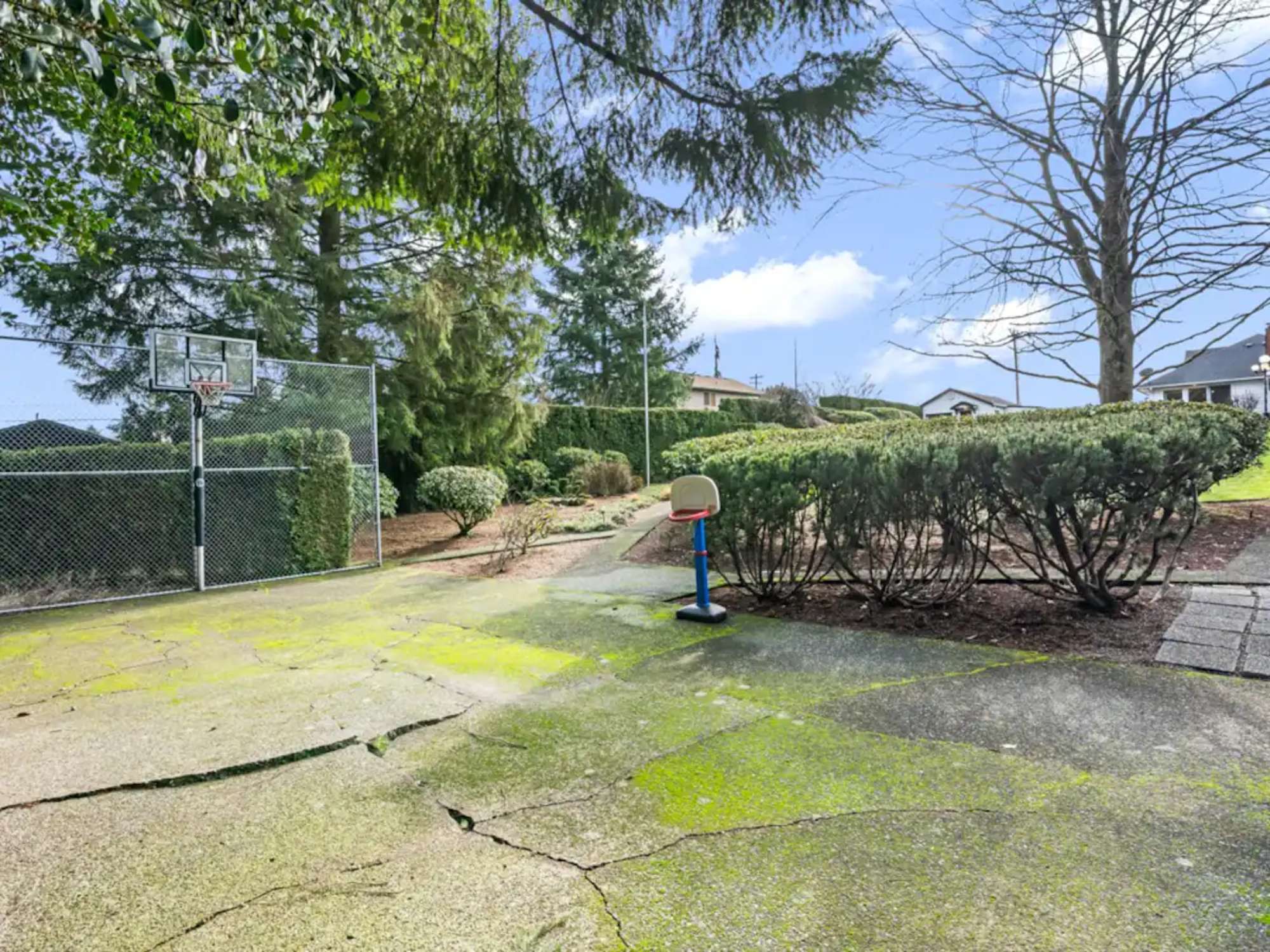 thumbnail view of a listing photo