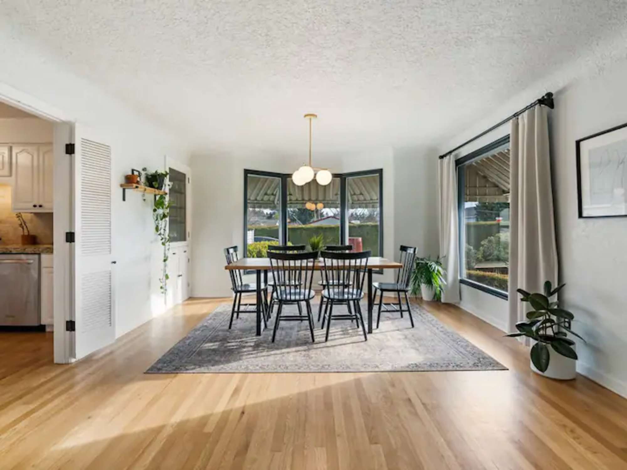 thumbnail view of a listing photo