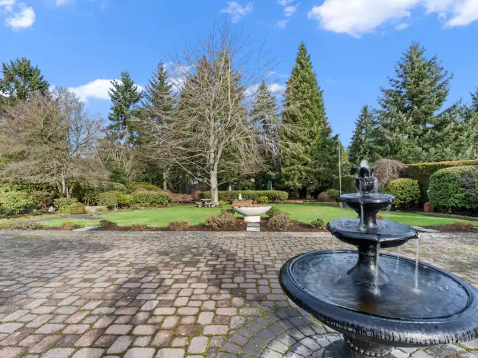 thumbnail view of a listing photo