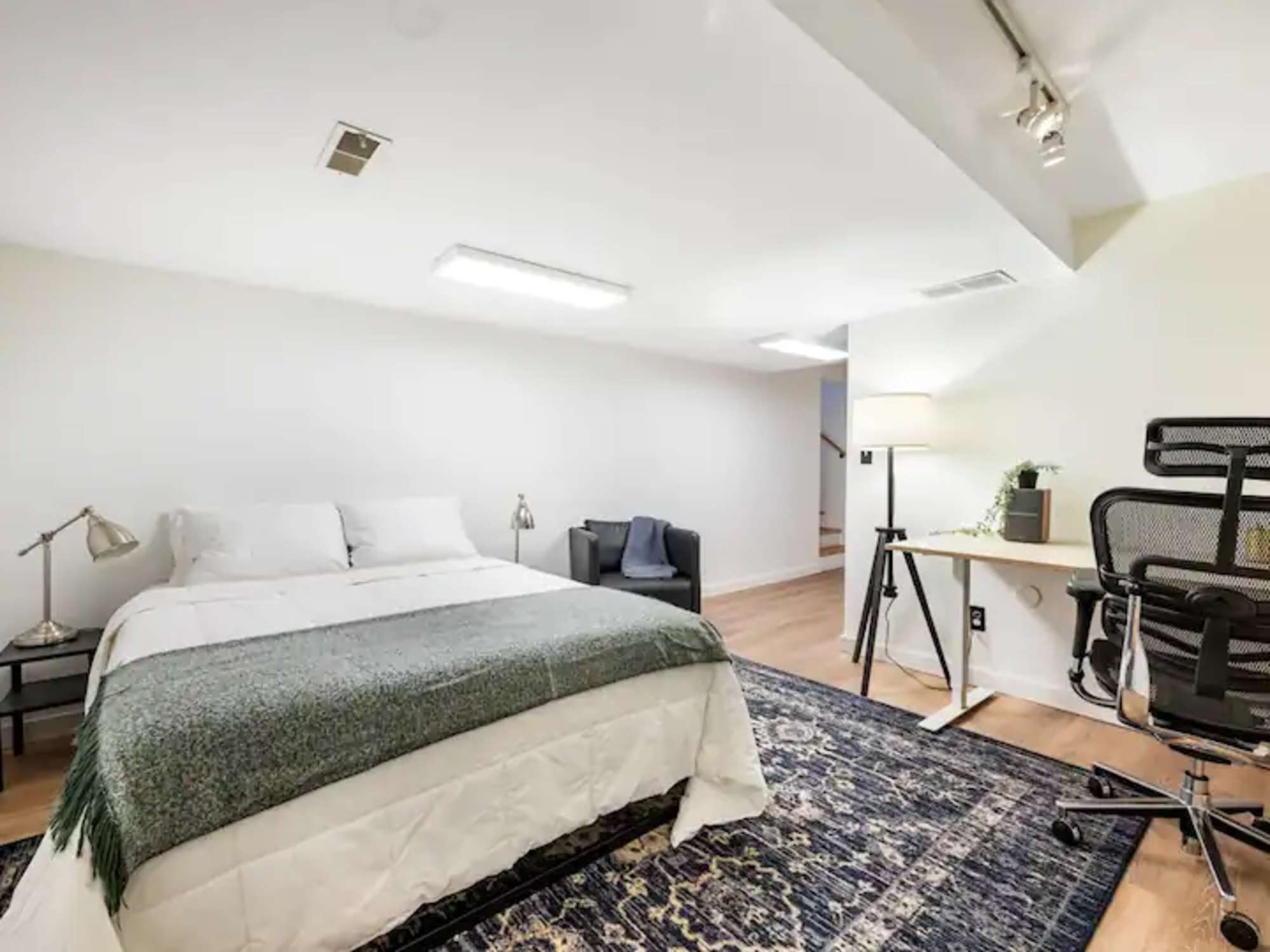 thumbnail view of a listing photo