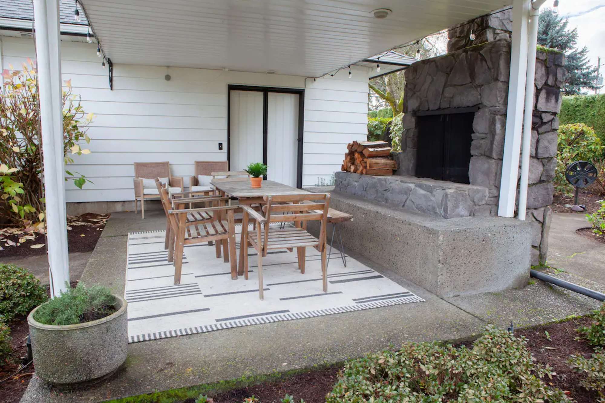 thumbnail view of a listing photo