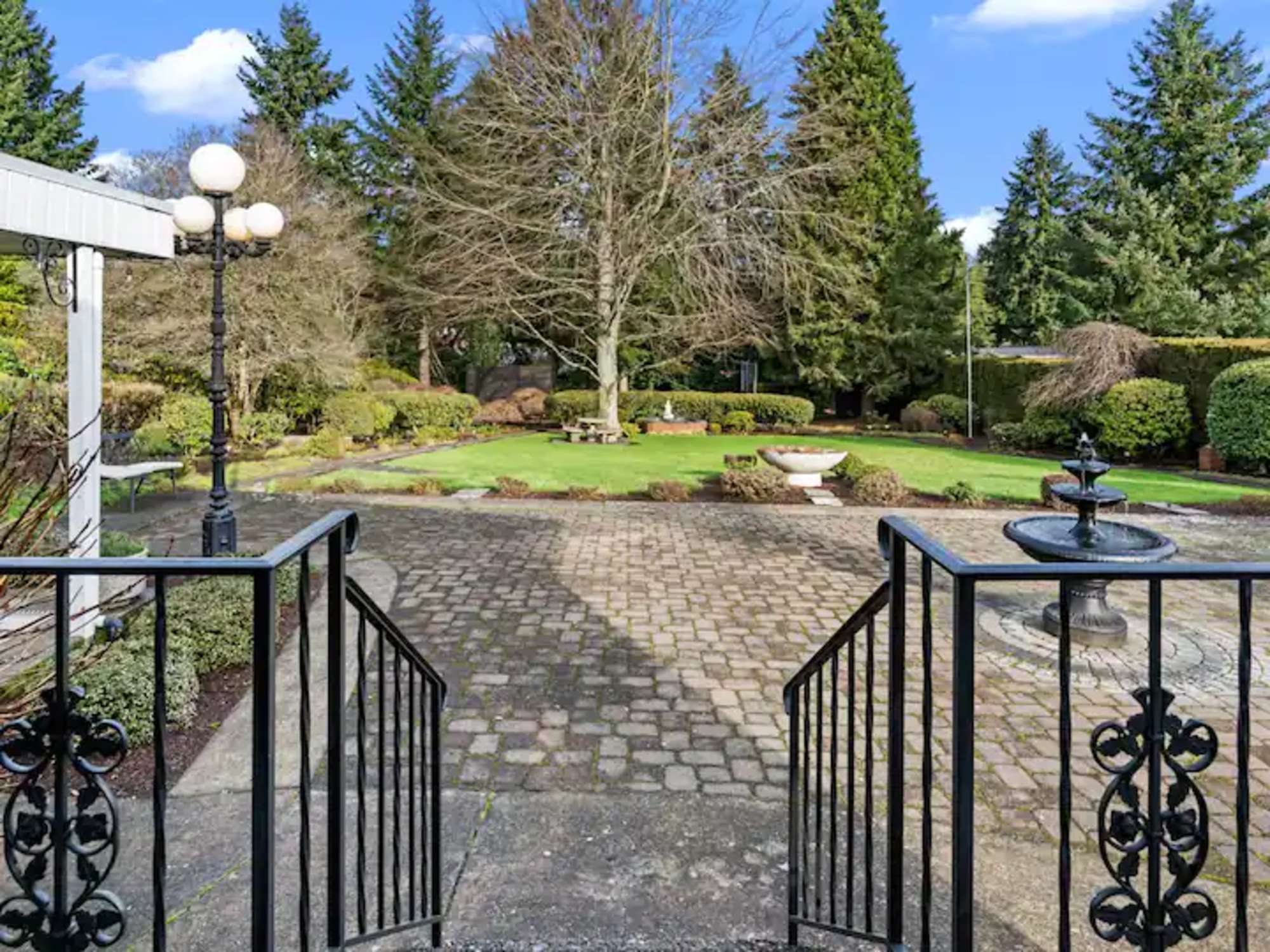 thumbnail view of a listing photo