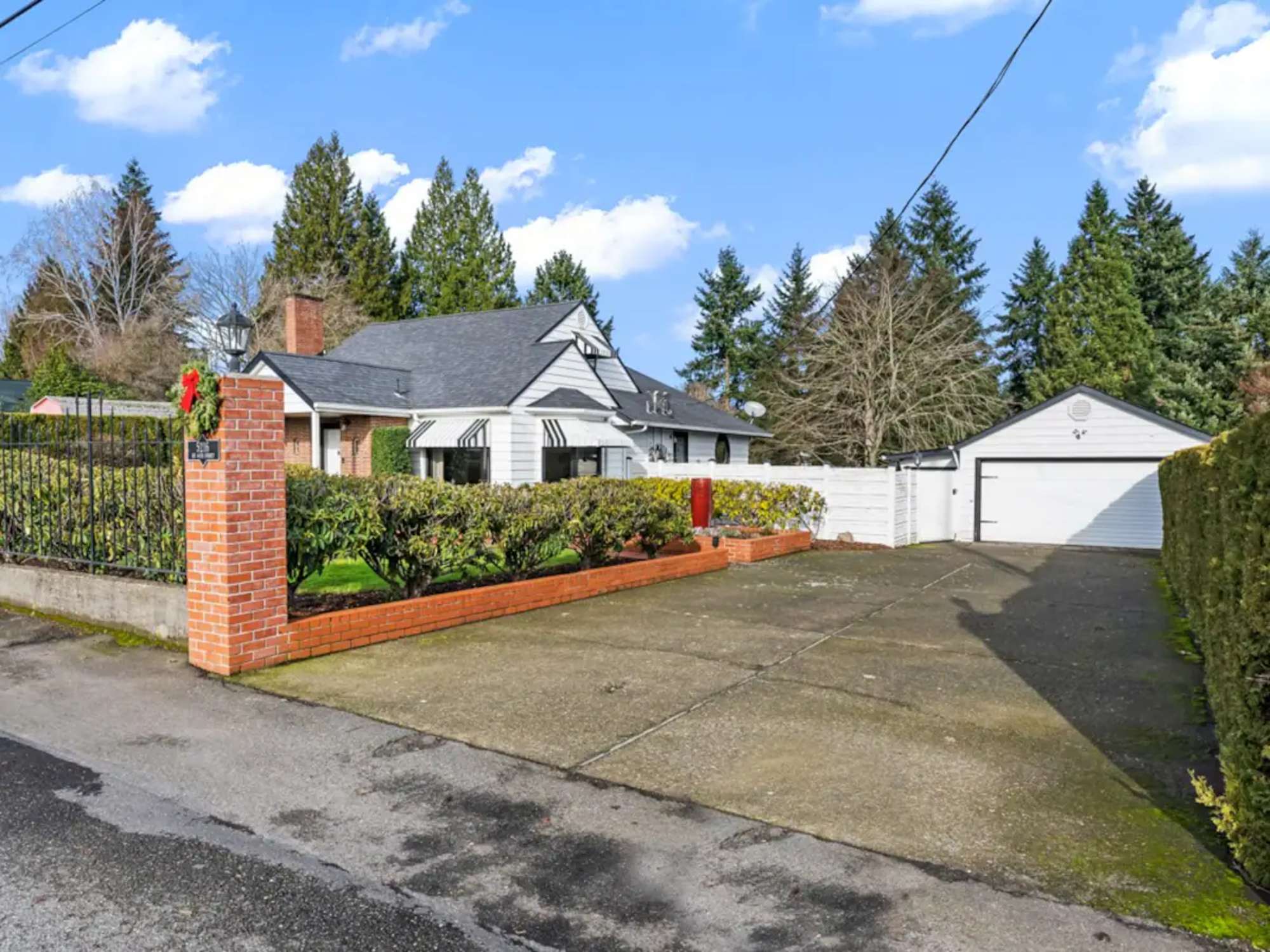 thumbnail view of a listing photo