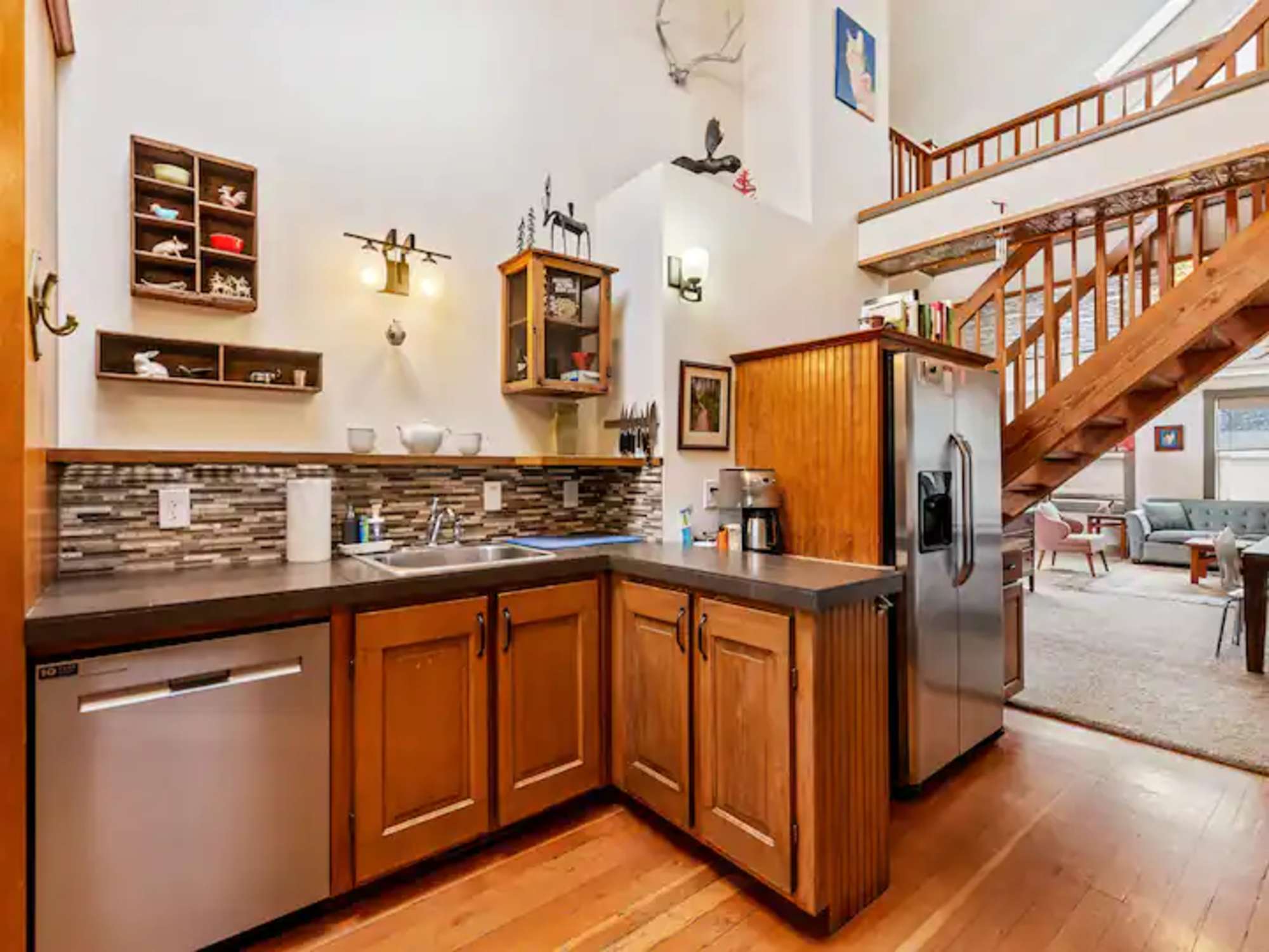 thumbnail view of a listing photo