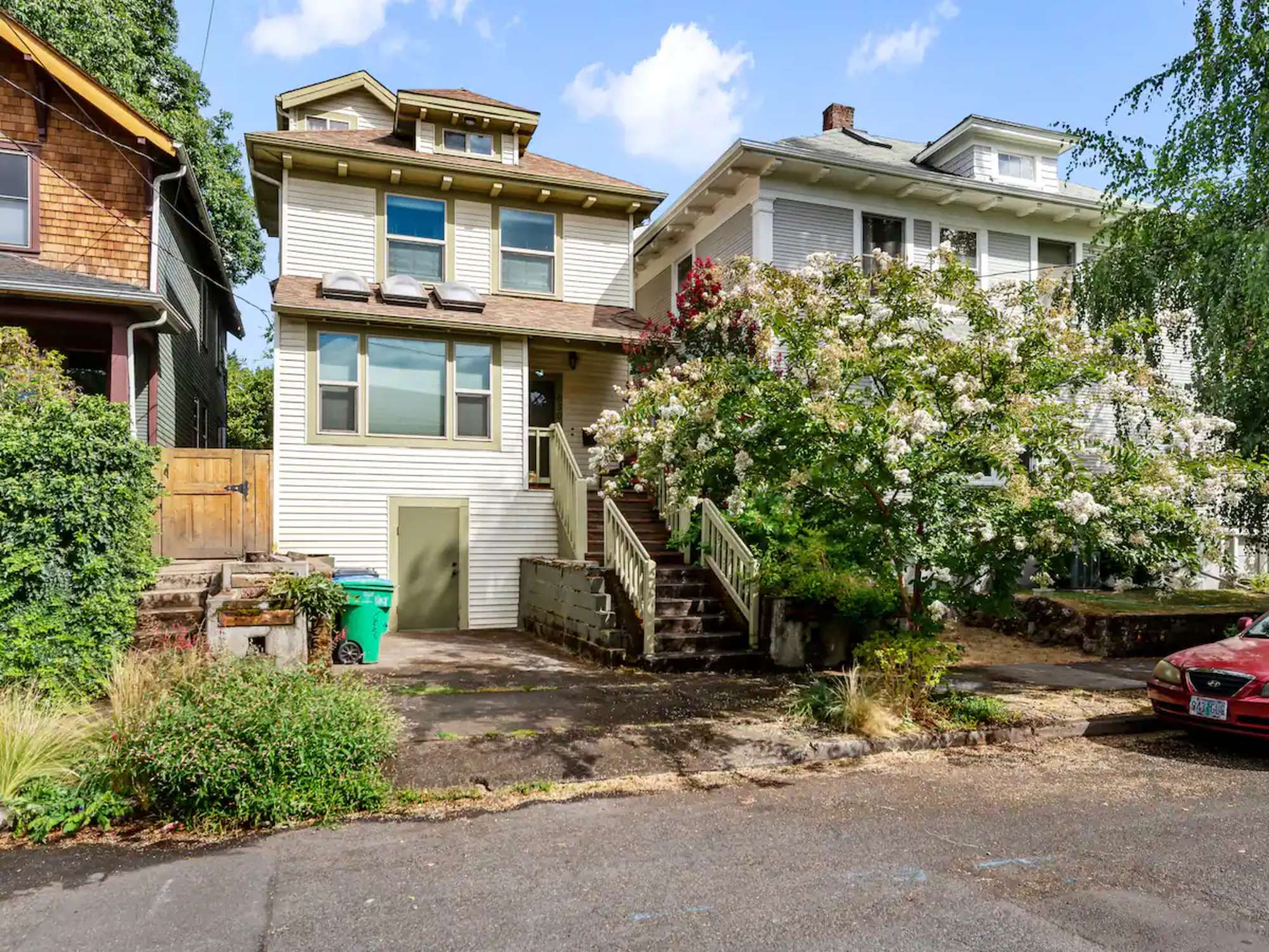 thumbnail view of a listing photo