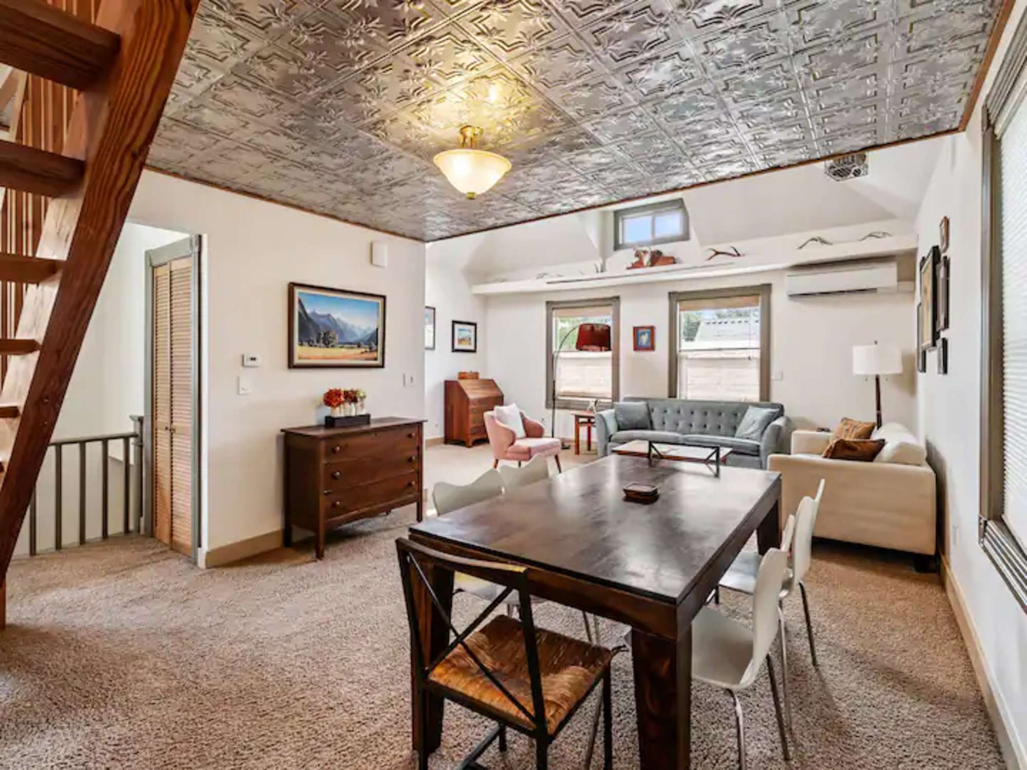 thumbnail view of a listing photo