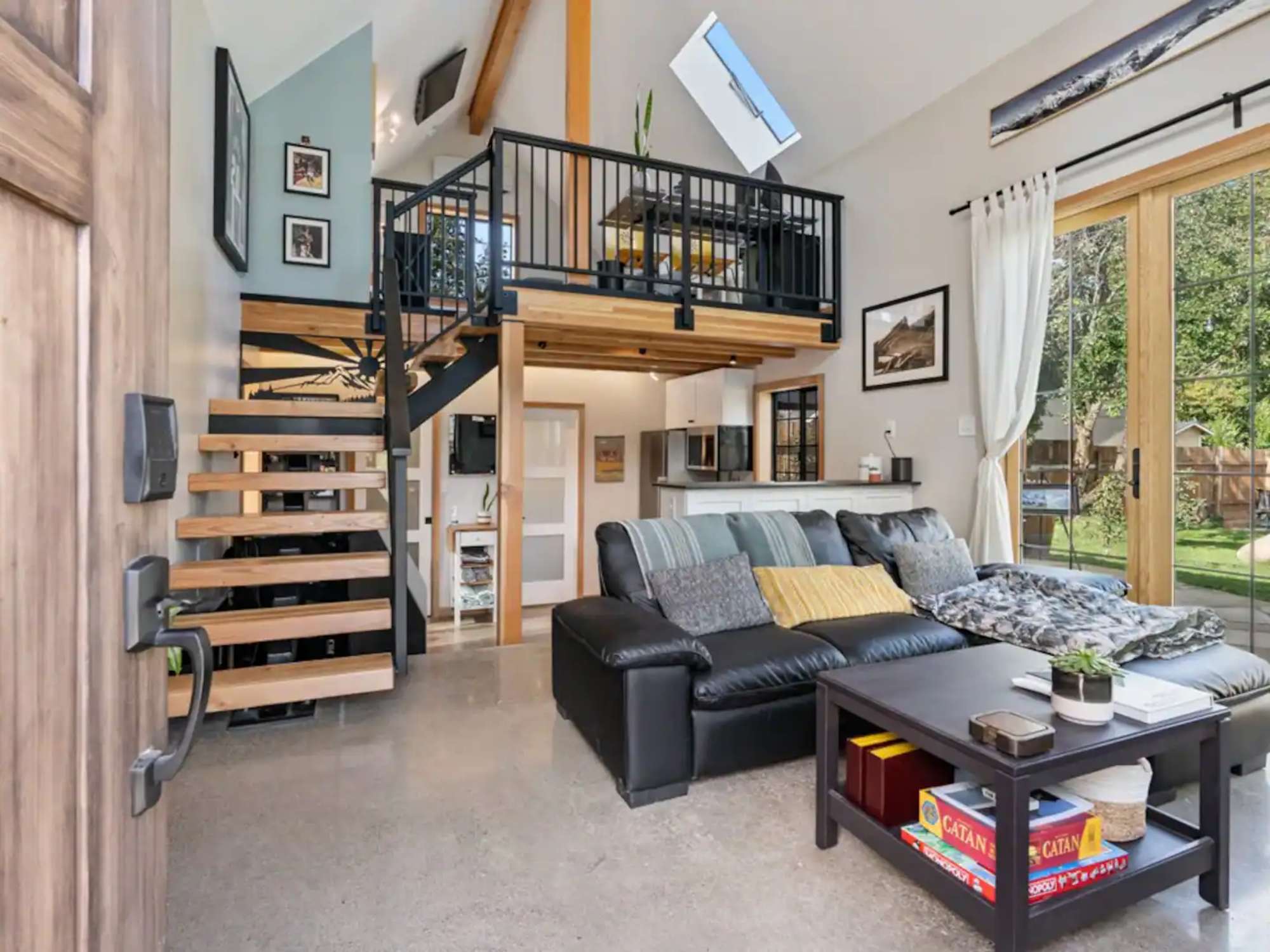 thumbnail view of a listing photo