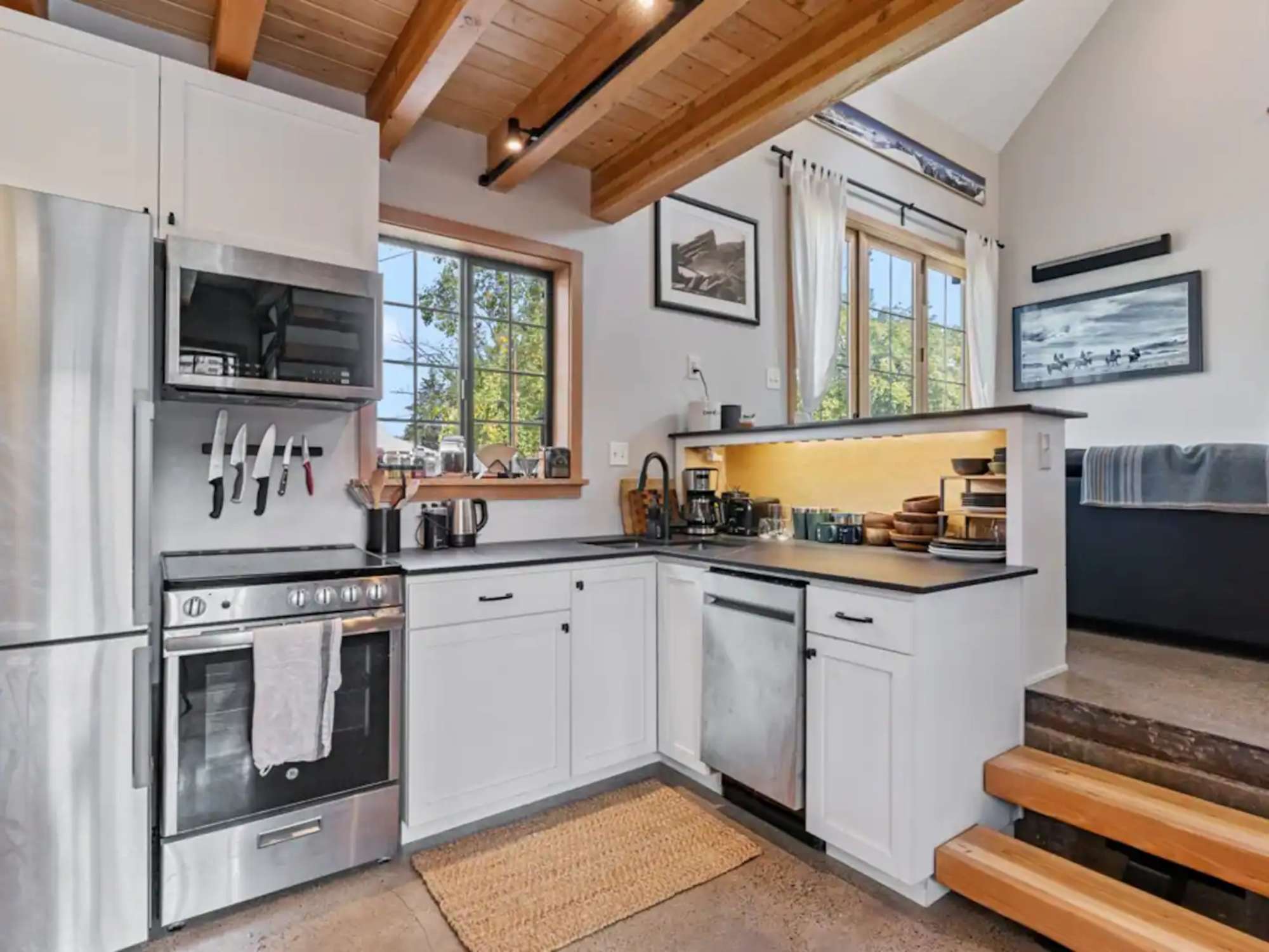 thumbnail view of a listing photo