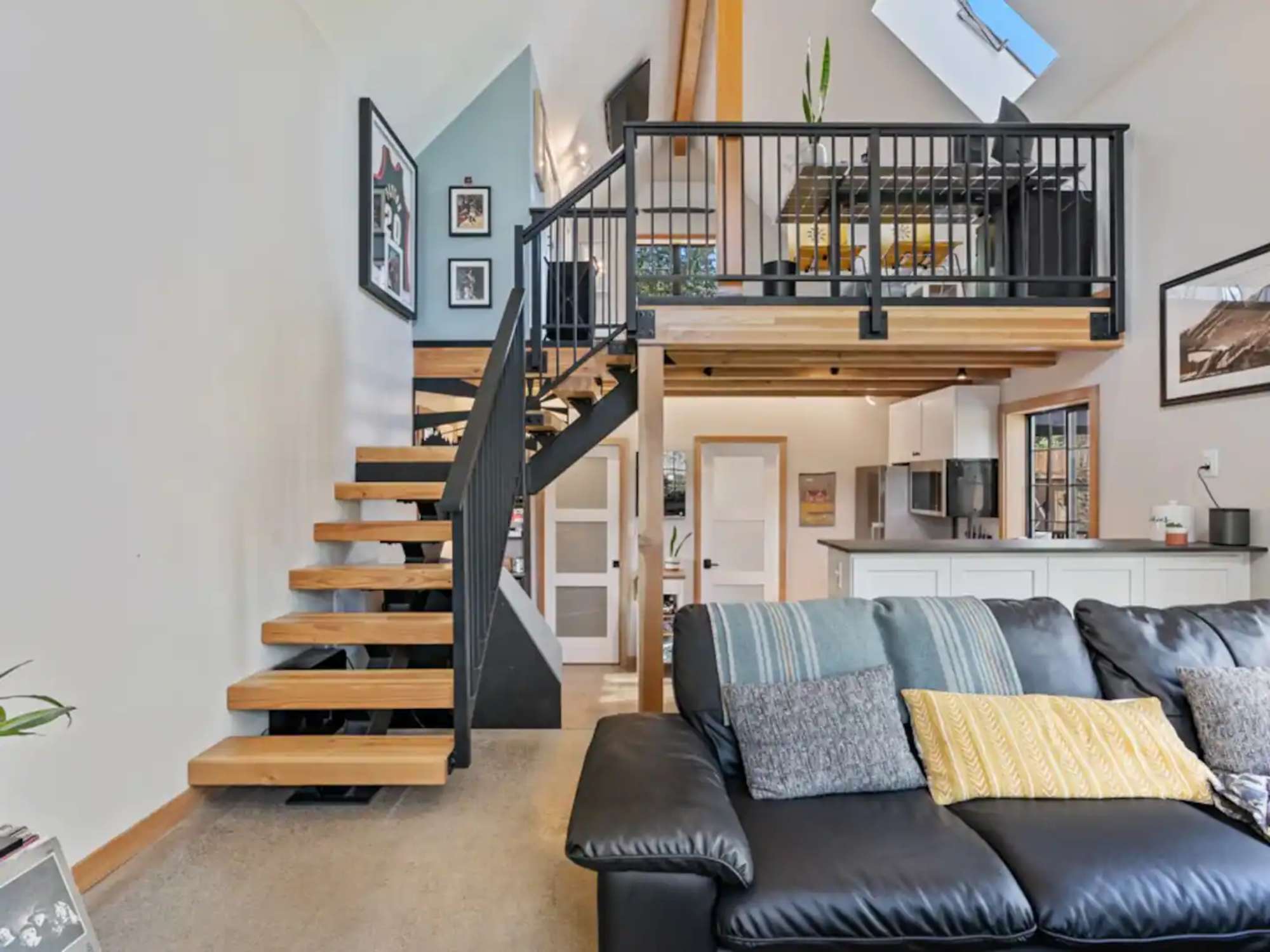 thumbnail view of a listing photo
