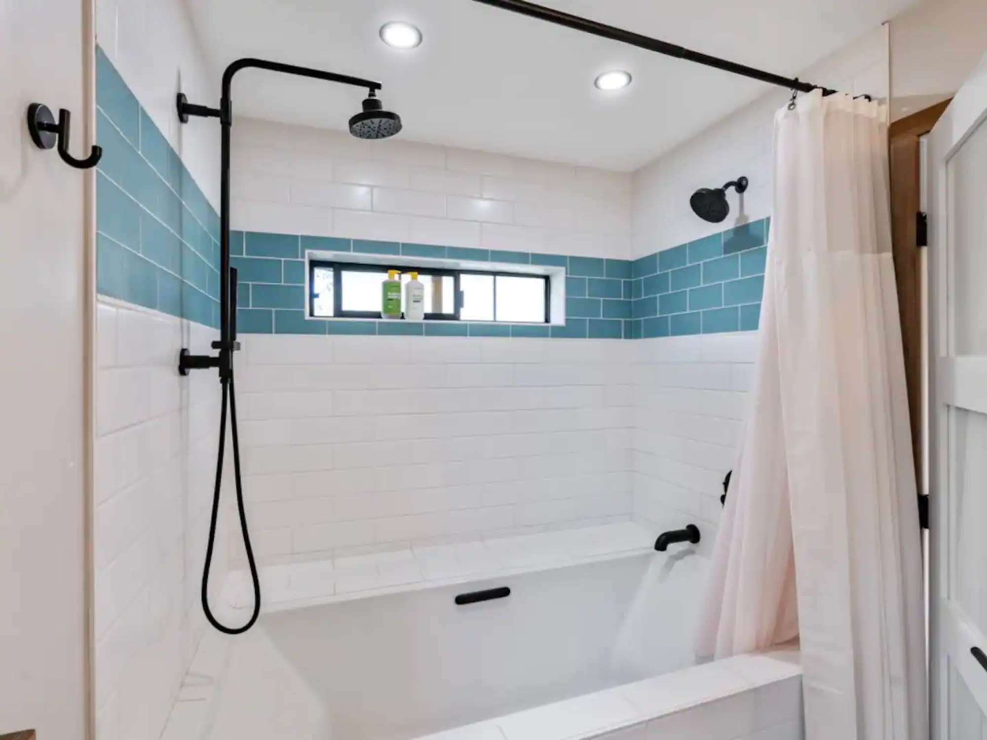 thumbnail view of a listing photo