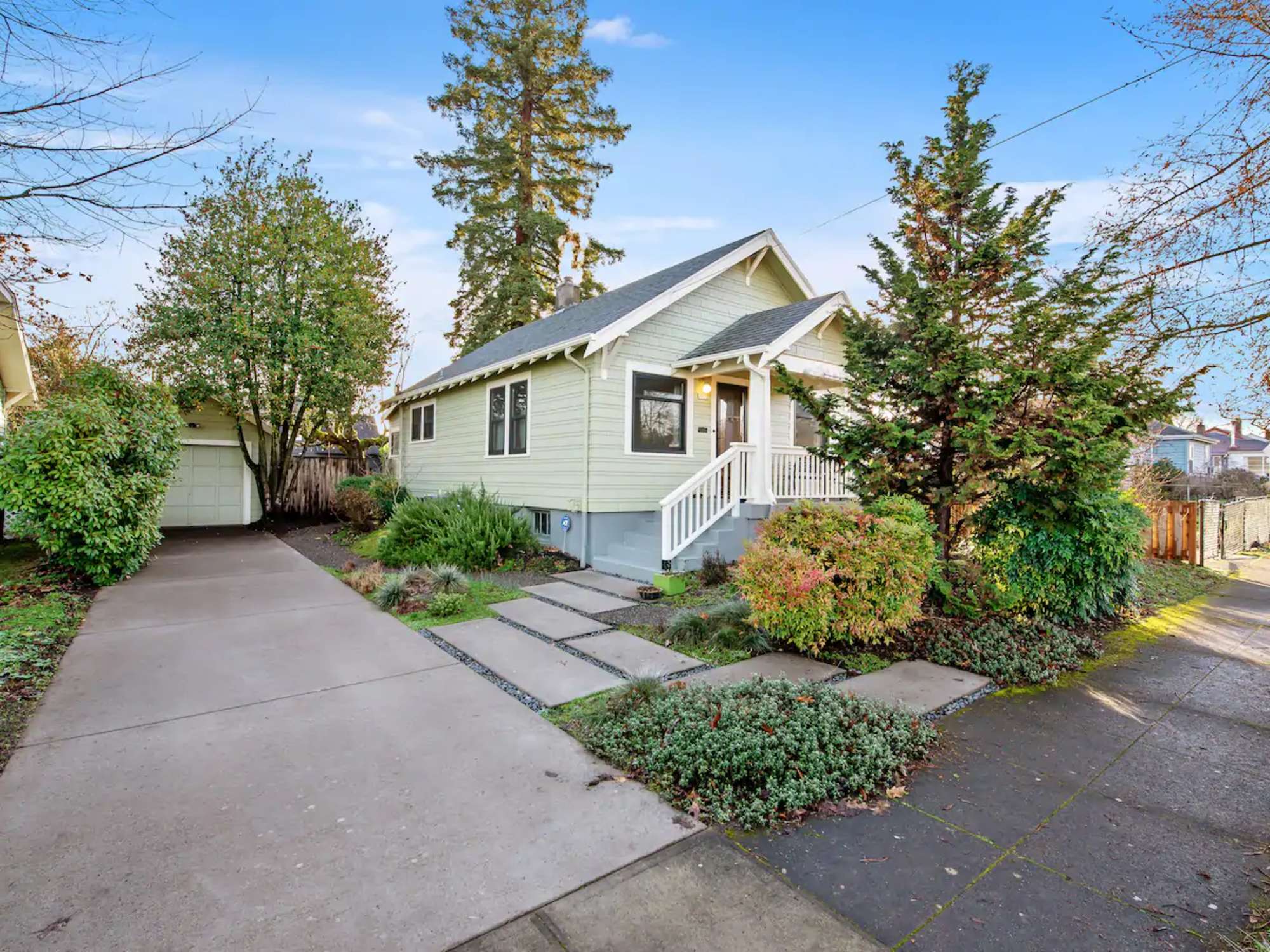 thumbnail view of a listing photo